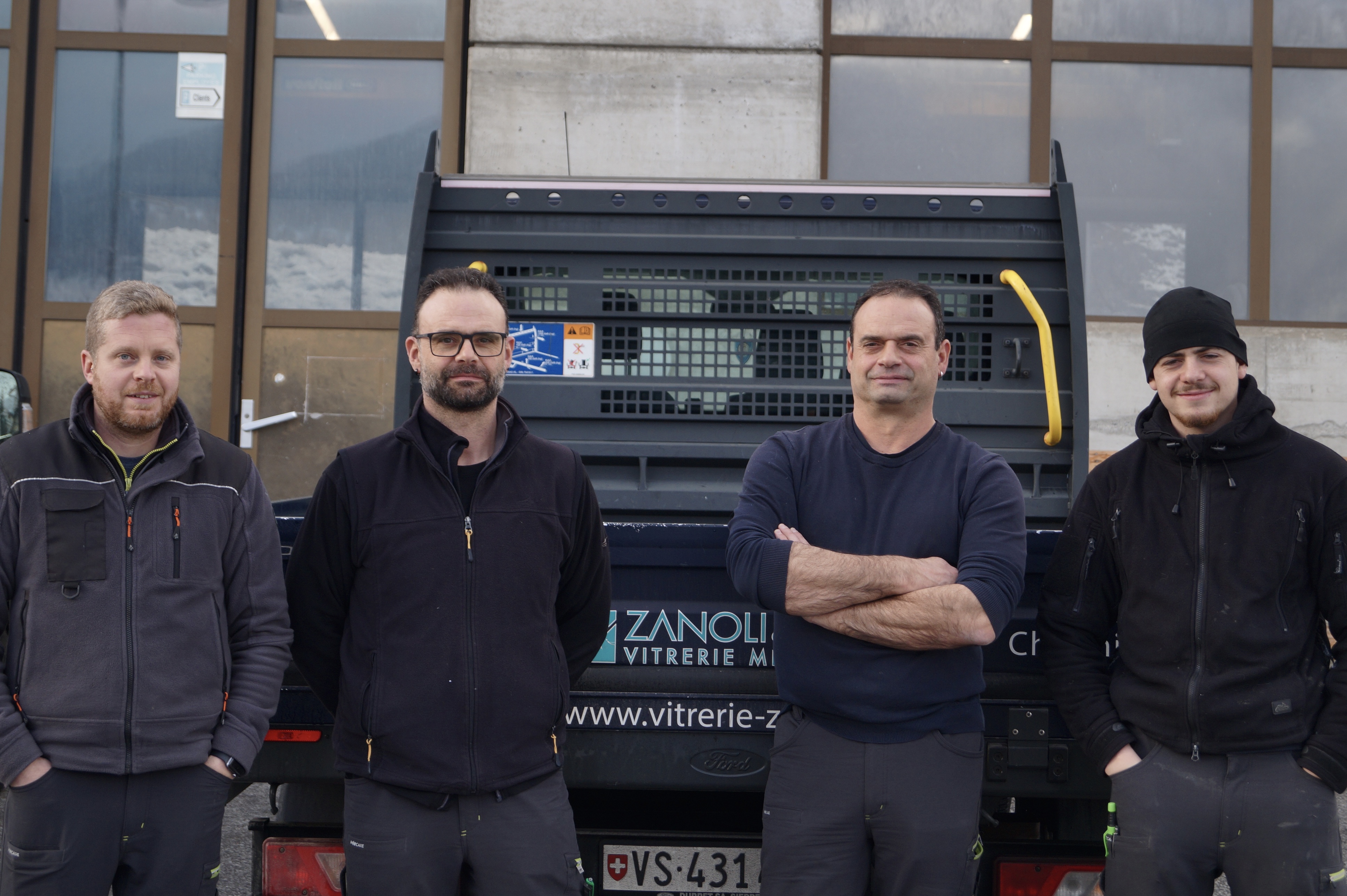 L’équipe de la vitrerie dans son atelier à Chermignon.